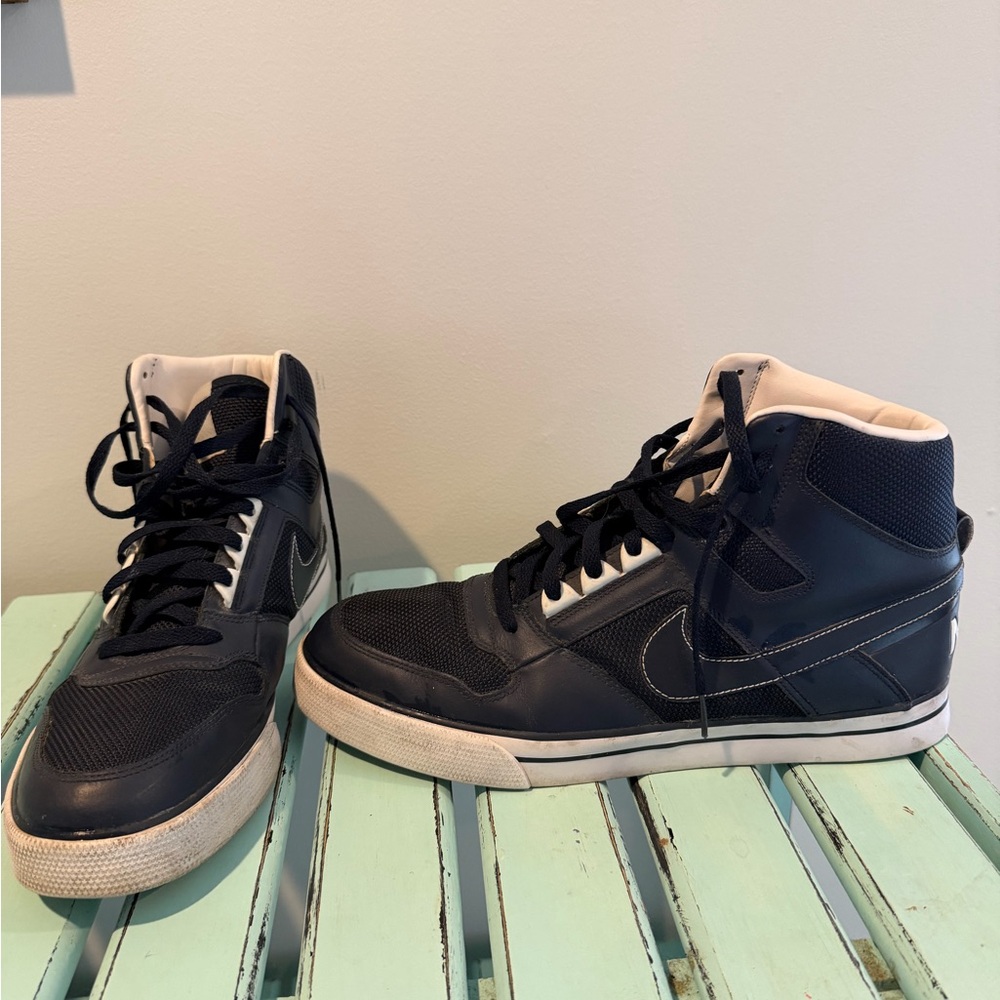 Nike Men's Navy and White High-Top Sneakers